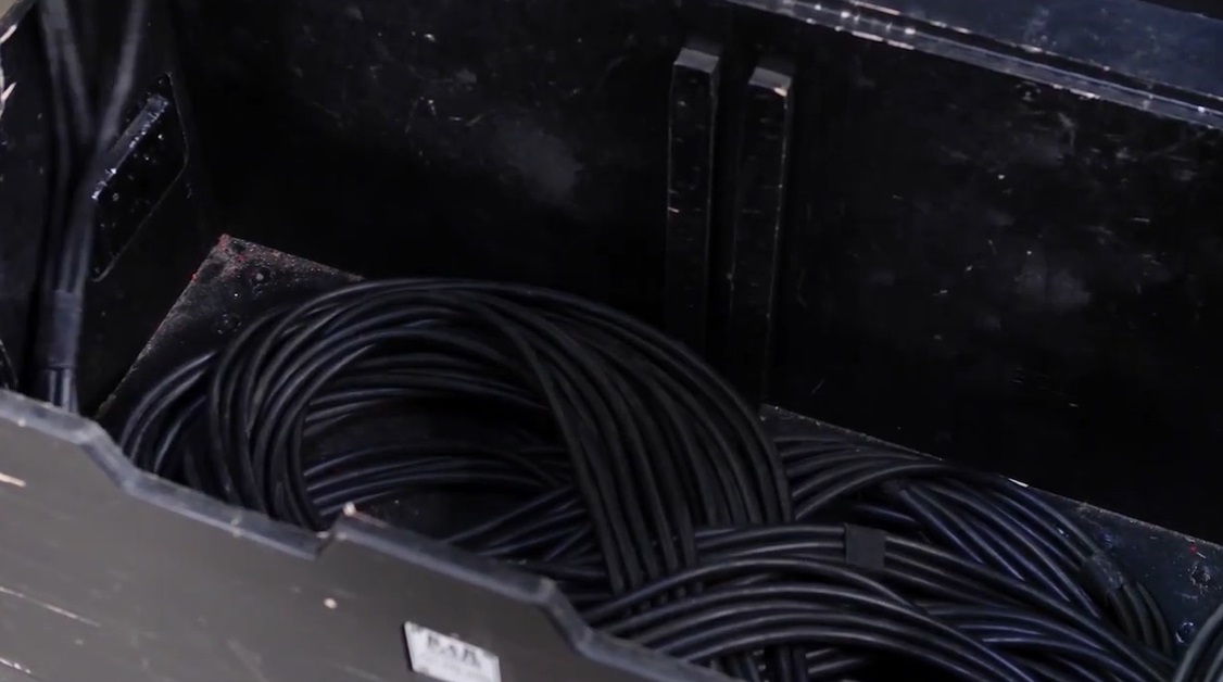 Storing cables in enclosed trunk