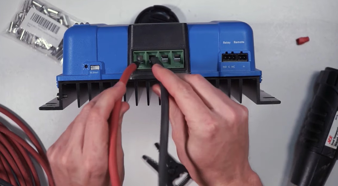 Wiring a charge controller with wire ferrules